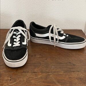 Vans Classic Black and White Sneakers women’s 8.5